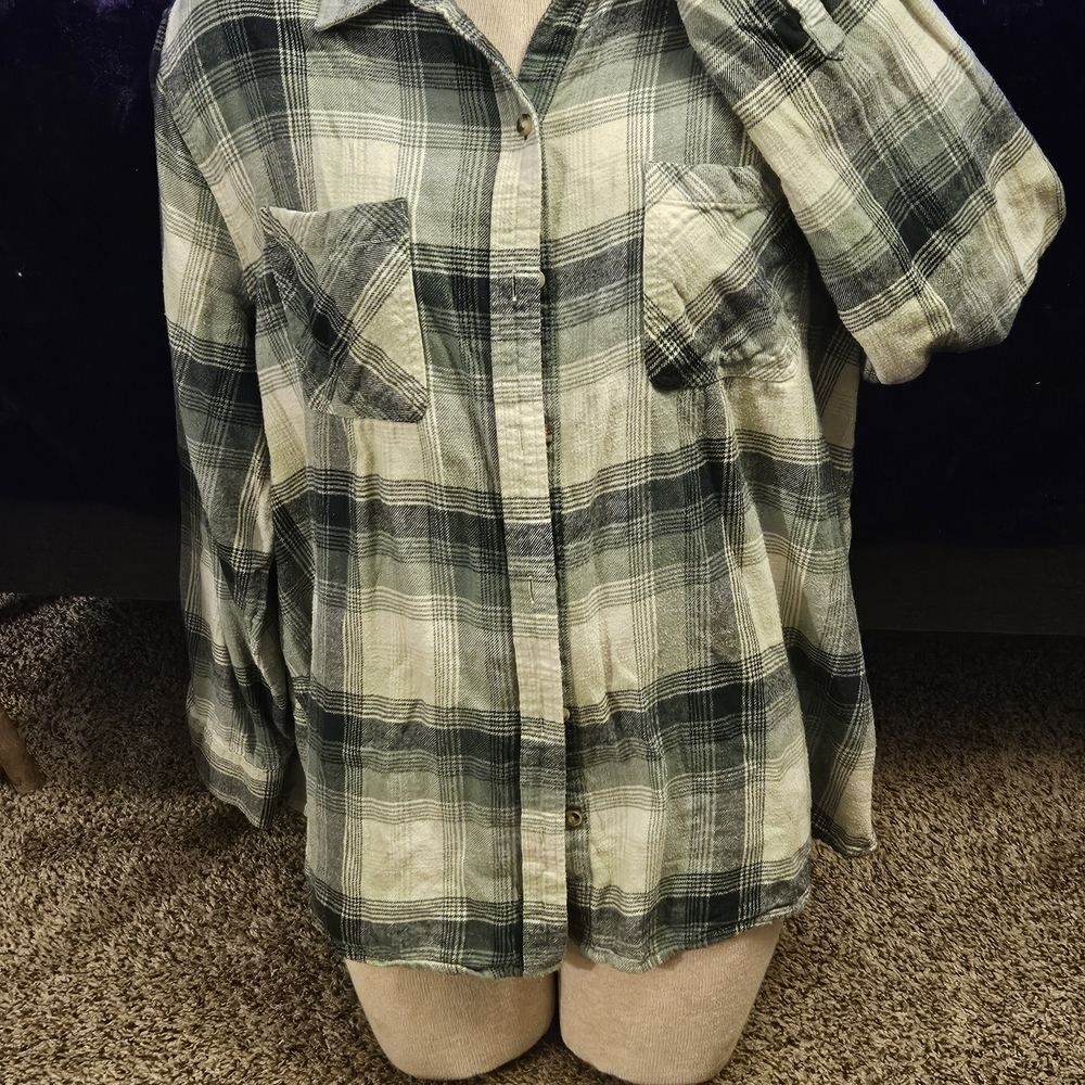 a.n.a Women's Casual Green and Cream Plaid Shirt